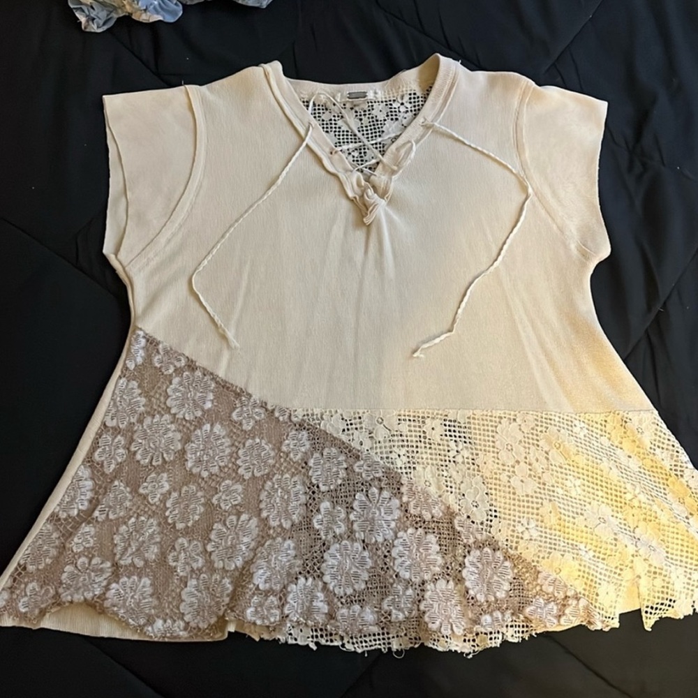 Gimmick cream top